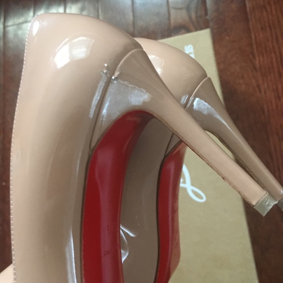 Christian Louboutin - Picture 3 of 6